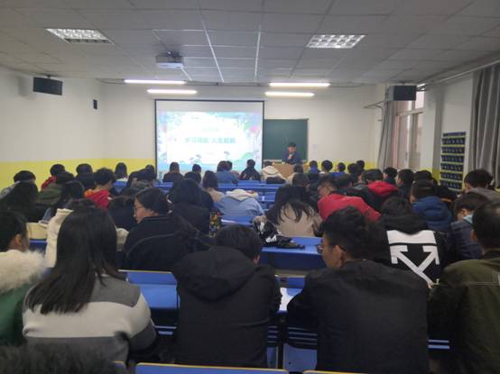 beat365在线体育官网登录入口辅导员召开“学习领航,人生领航”主题班会4.jpg